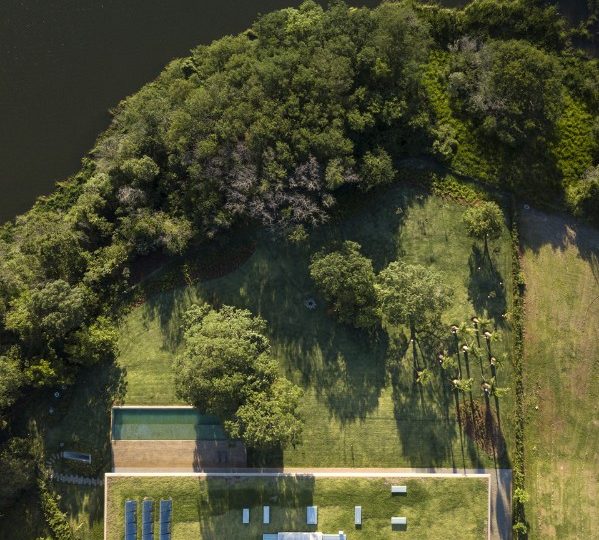PORTO FELIZ – BRASILE La casa mimetica firmata Marcio Kogan