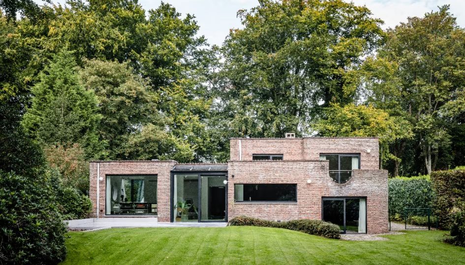 BELGIO UNA CASA RISTRUTTURATA UNISCE POSTMODERNO E CONTEMPORANEO