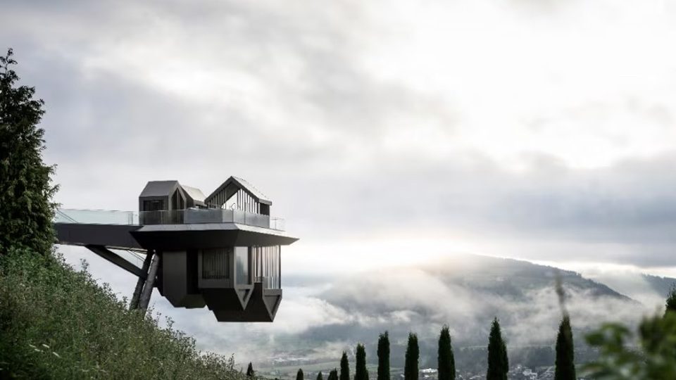 ALTO ADIGE UNA SPA SOSPESA E CAPOVOLTA