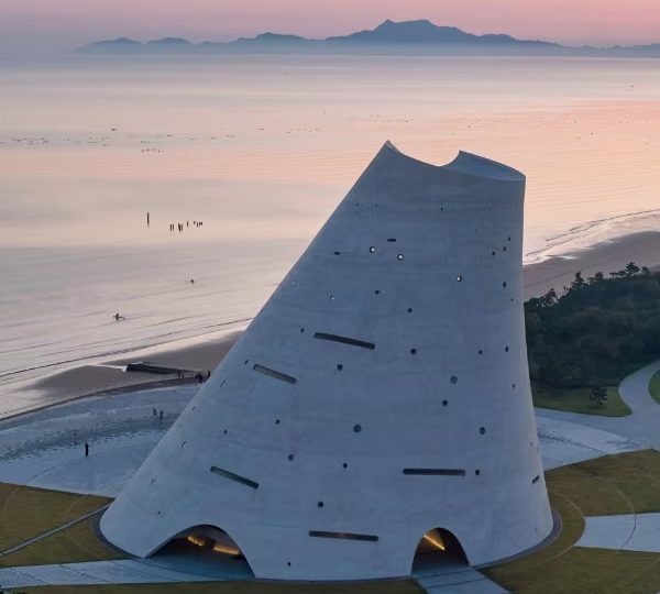 YANTAI – CINA UNA TORRE PROGETTATA COME MERIDIANA